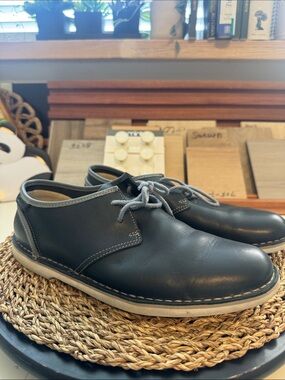Clarks Blue Leather Casual Derbys with Gray Trim